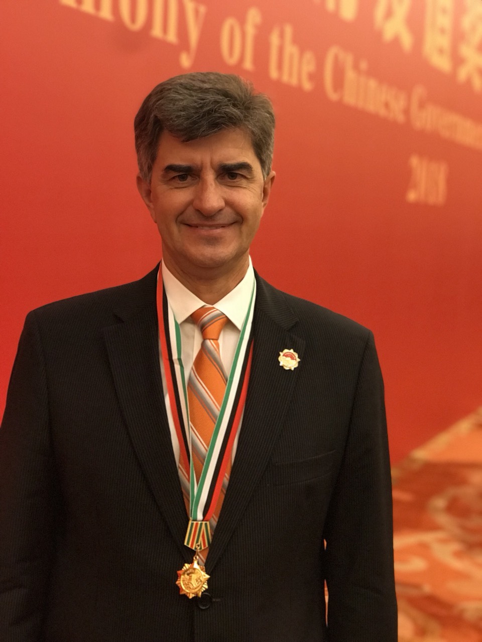 Congratulations to Professor Yury Gogotsi with receiving prestigious Chineese Government Friendship Award, Beijing, in Great Hall of the People, on September 29, 2018.