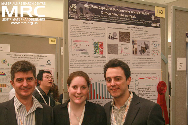 During the Poster Session, prof. Yury Gogotsi, Katie Van Aken, Carlos Perez