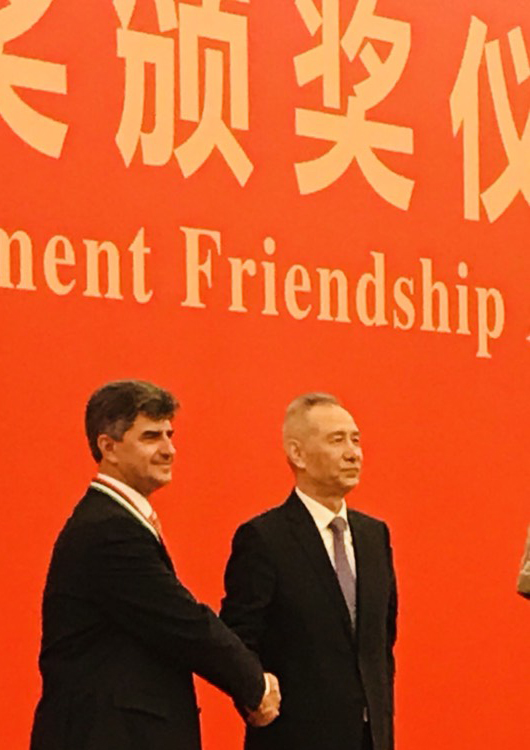 Yury Gogotsi recevide Friendship Award from Chinas Government